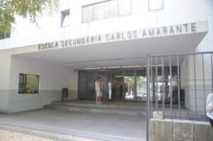 Queda de árvore junto à Escola Secundária Carlos Amarante em Braga