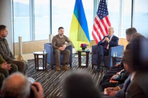 Biden anuncia mais apoio militar dos EUA em encontro com Zelensky