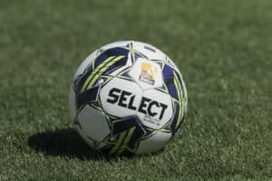 Jogos do título com Benfica e FC Porto às 18h00 de sábado&nbsp;