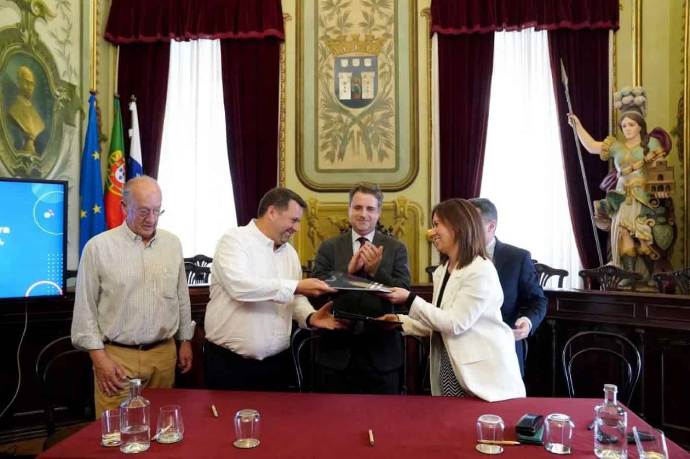 TUB fala em "momento histórico". STAL garante ser "positivo mas não perfeito"