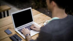 Diferenças salariais entre público e privado são maiores entre licenciados&nbsp;