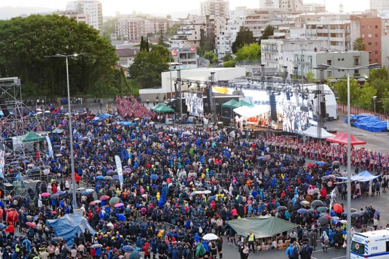 "É fundamental dar sonho à vida, mas o decisivo é dar vida aos sonhos"