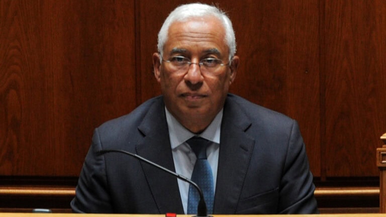 Resposta ao PSD. Costa afirma que ação do SIS não implicou autorização sua ou de Mendonça Mendes&nbsp;