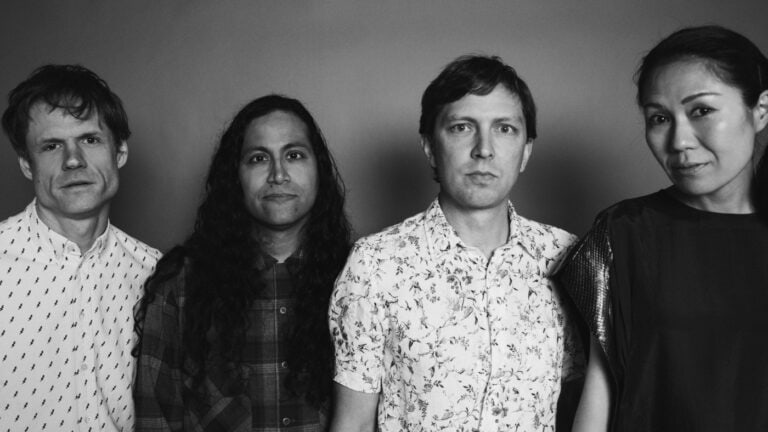 Deerhoof atuam no gnration