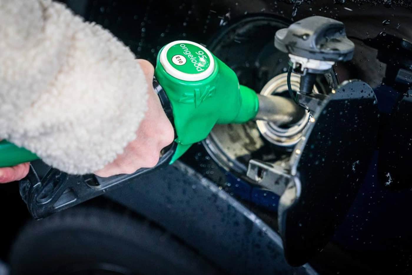 Preços dos combustíveis descem esta segunda-feira