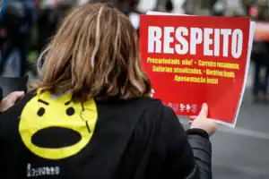 Professores em greve nacional pela recuperação de tempo de serviço congelado&nbsp;