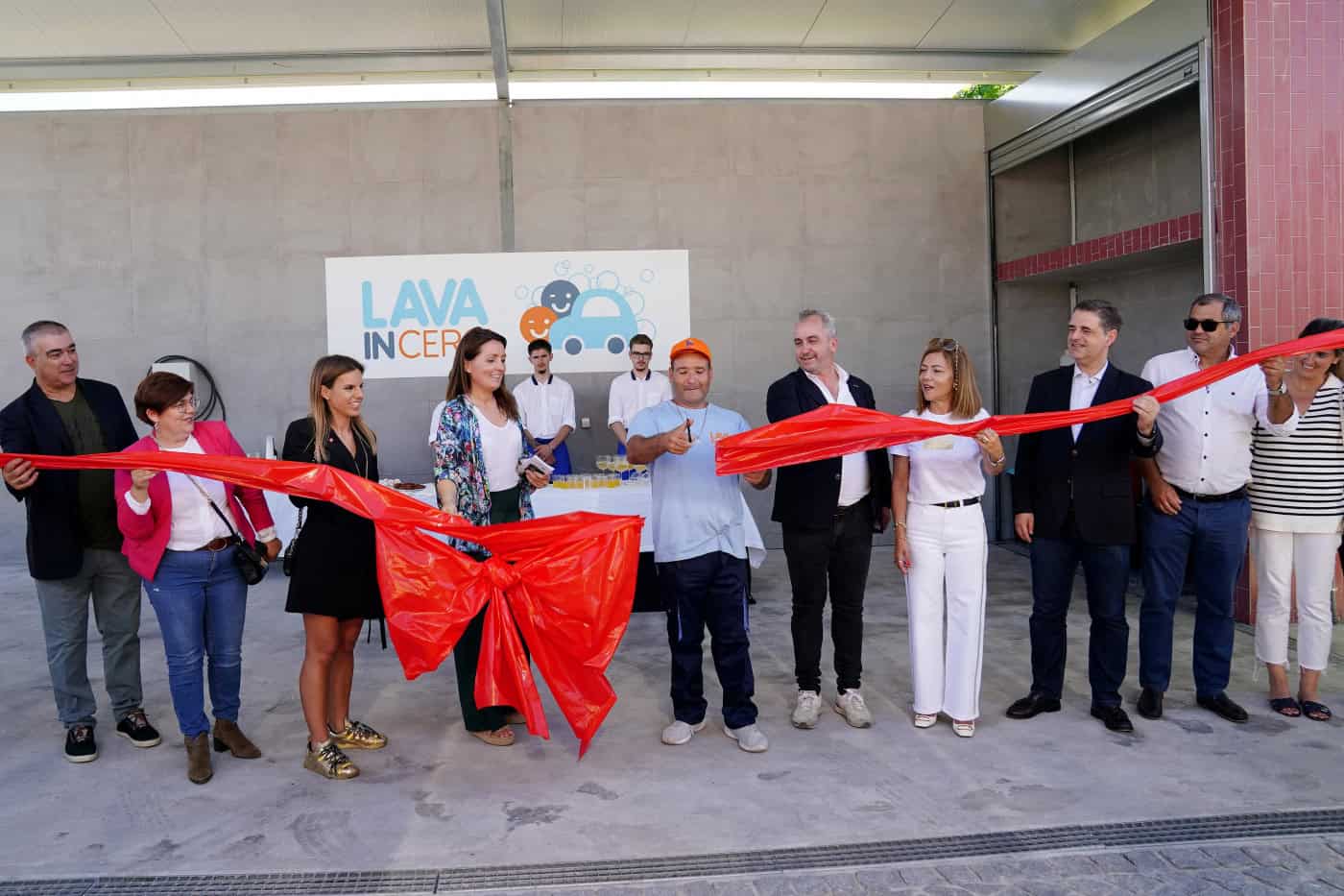 Projeto de lavagem de automóveis quer capacitar e integrar utentes da CERCI