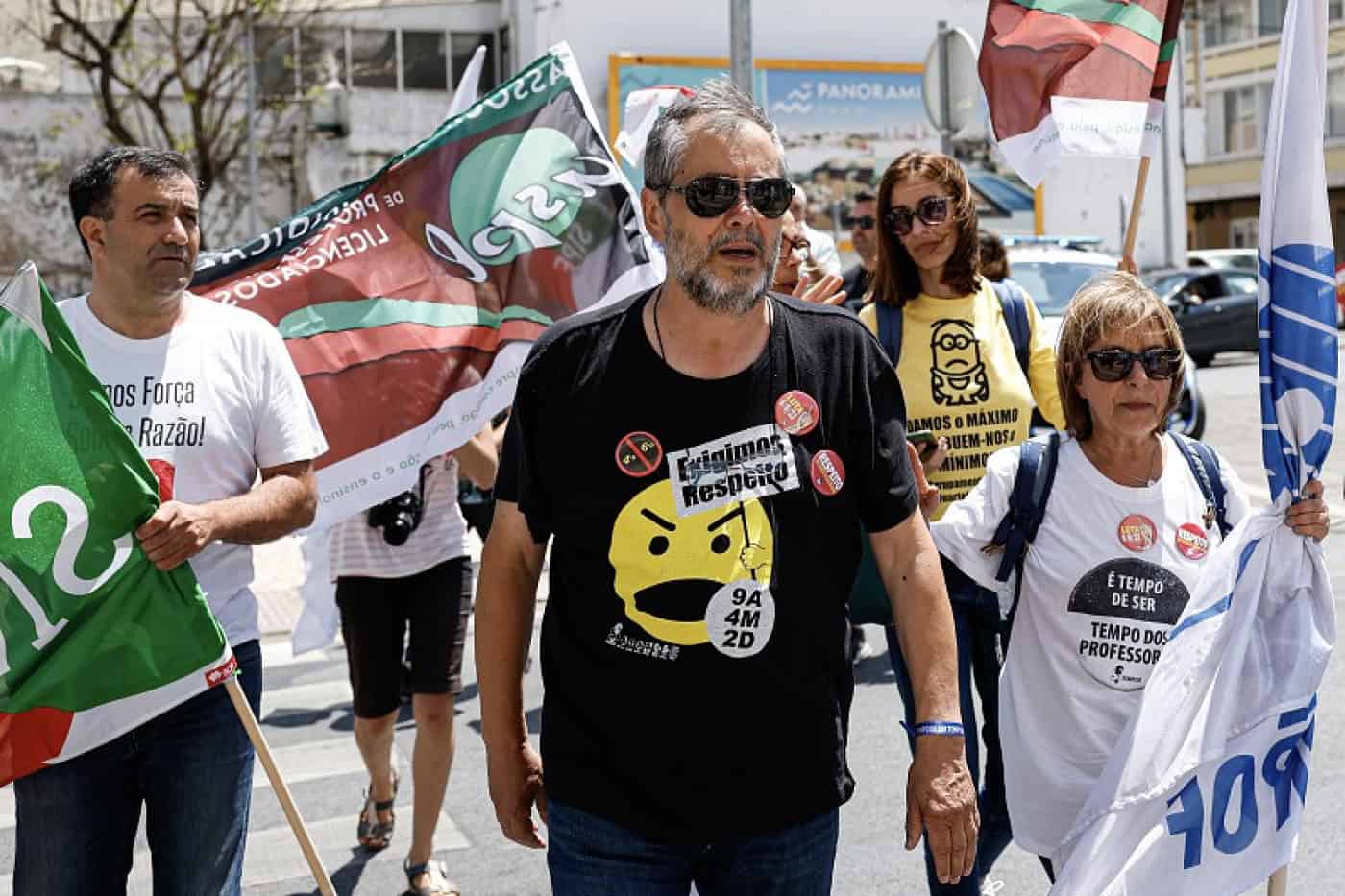 Professores pedem novas negociações em carta aberta ao ministro