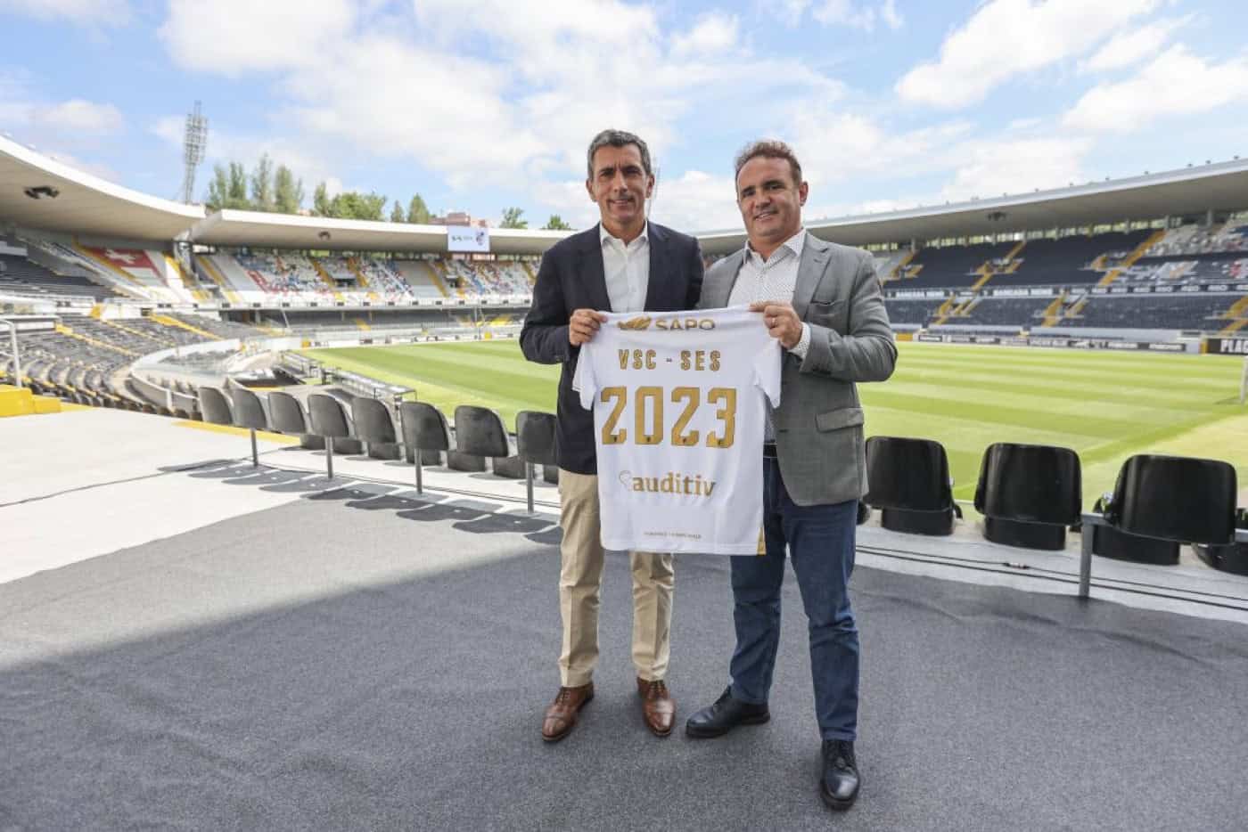 Vitória SC instala 1.900 painéis fotovoltaicos no estádio e no pavilhão