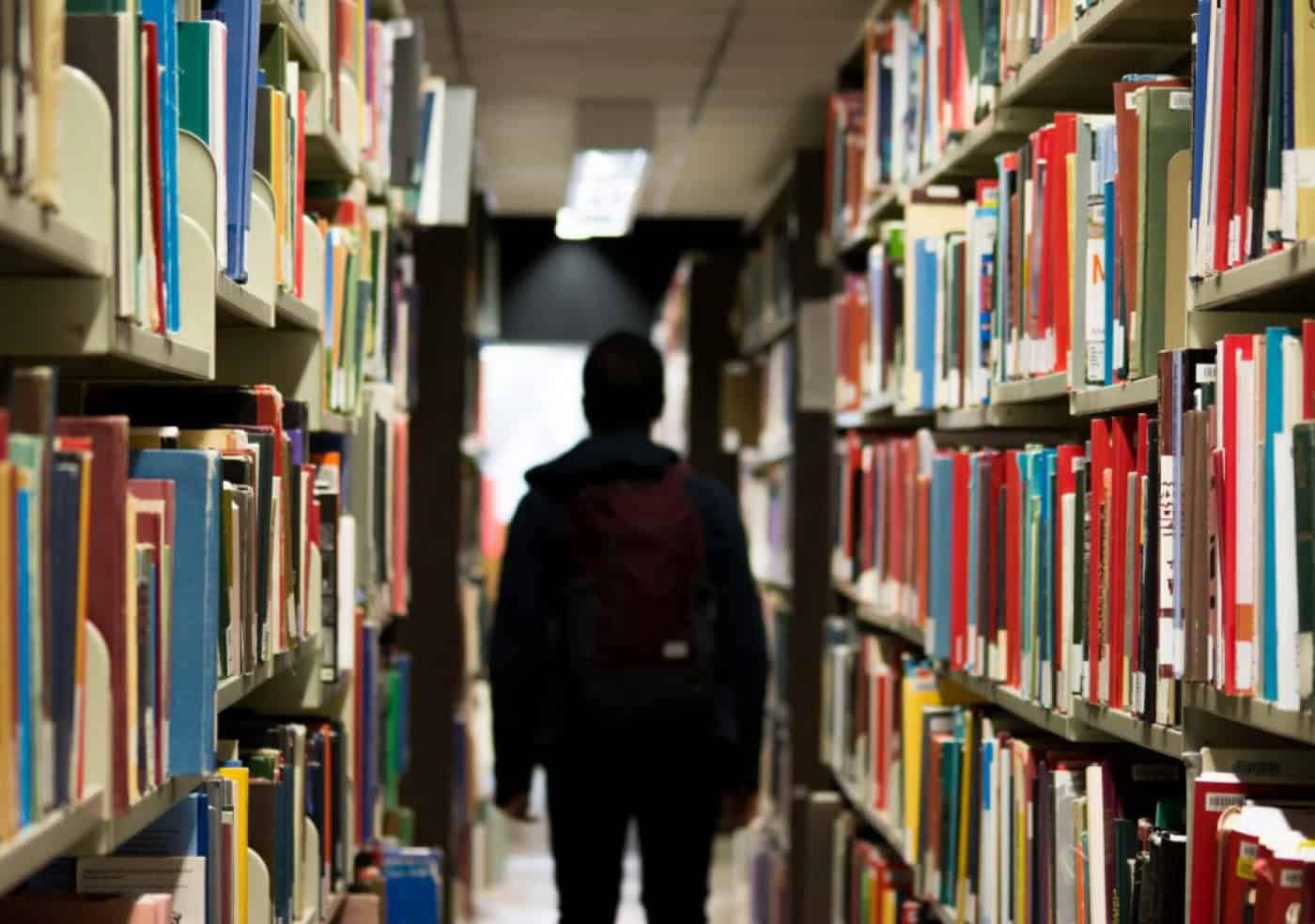 Diferença salarial entre jovens com ensino superior e secundário em “mínimos históricos"