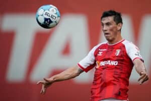 André Castro renova contrato por mais um ano