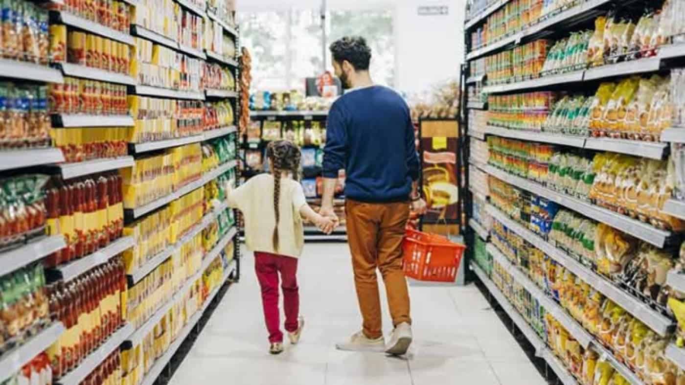 Famílias poupam menos e rendimento disponível real cai 0,1% no primeiro trimestre