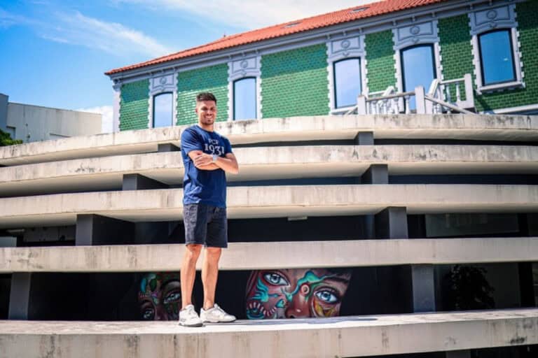 Francisco Moura assina pelo Famalicão após onze anos de ligação ao SCB