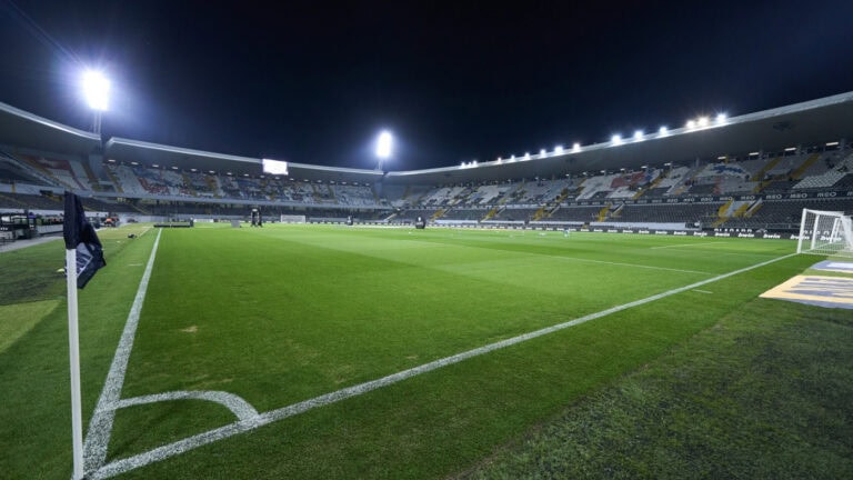 Empresa de agenciamento de jogadores reclama 54 mil euros ao Vitória em tribunal&nbsp;