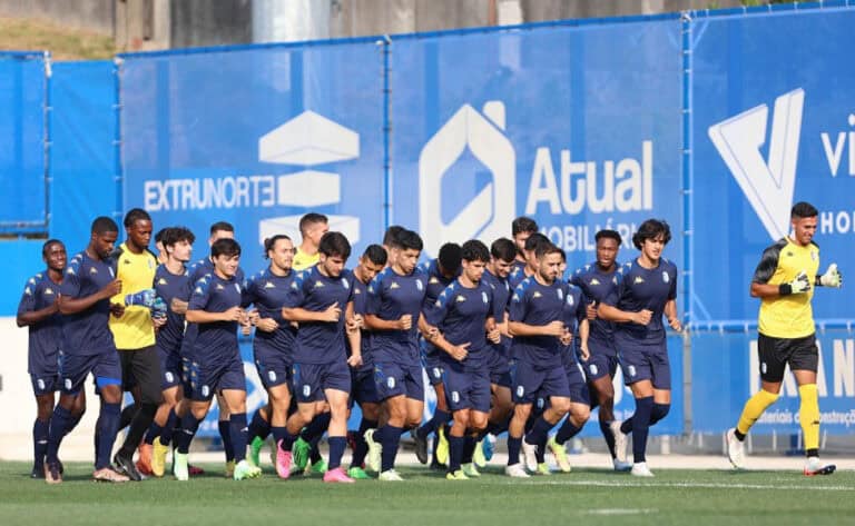 Vizela começa a treinar com 22 jogadores no plantel