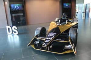 Monolugar DS E-Tense do campeonato de Fórmula E estaciona em Braga