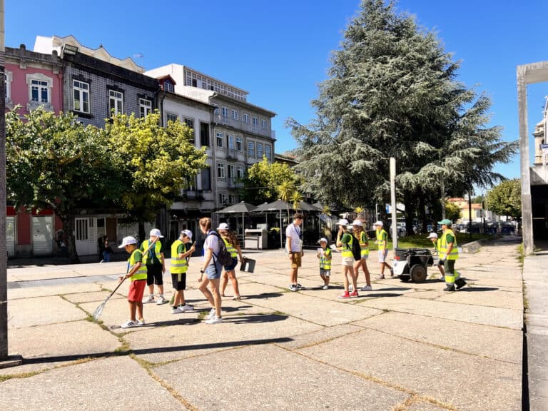 Varredores de palmo e meio sensibilizados para questões ambientais durante as férias