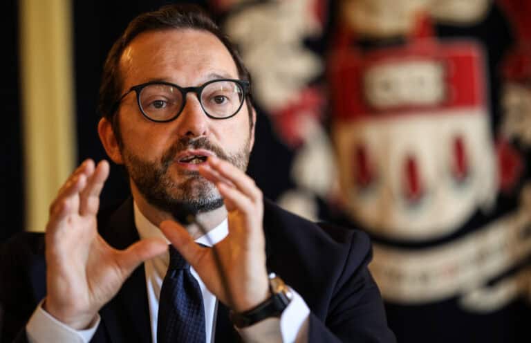 "Há estudantes que não têm a consciência dos compromissos que assumem em sede de matrícula"