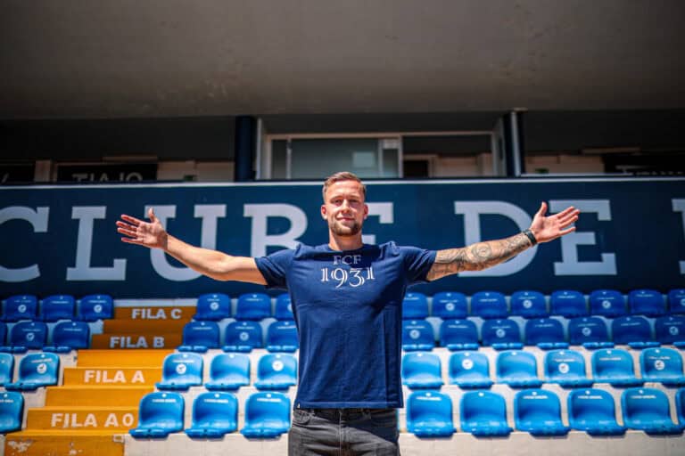 Famalicão contrata defesa neerlandês Justin de Haas&nbsp;