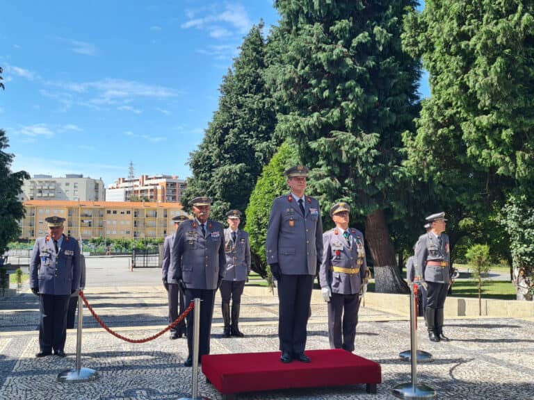 "Para enfrentarmos os desafios do futuro, temos de priorizar os recursos humanos e materiais"&nbsp;