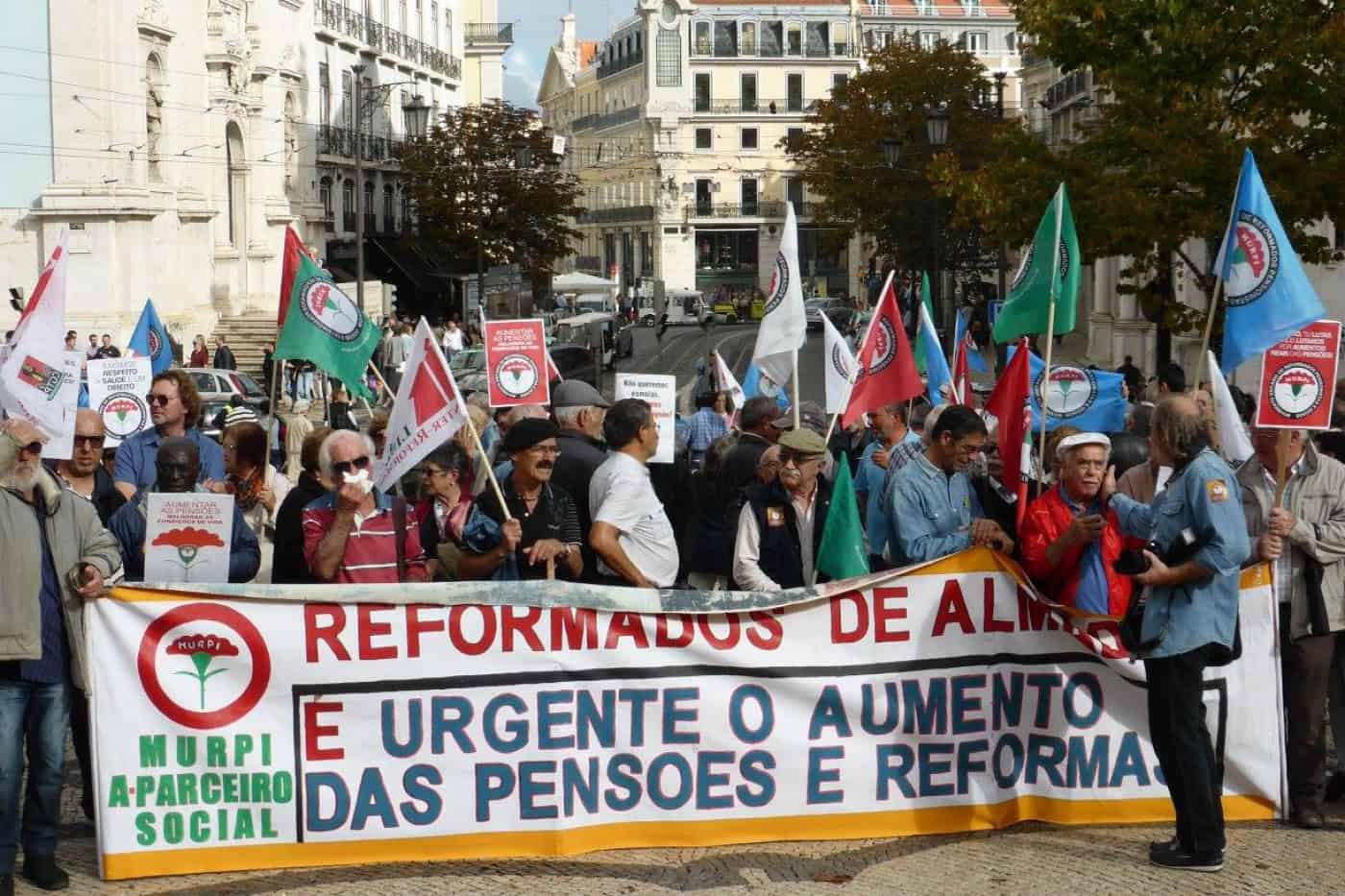 Reformados e pensionistas protestam em Guimarães por melhores condições de vida