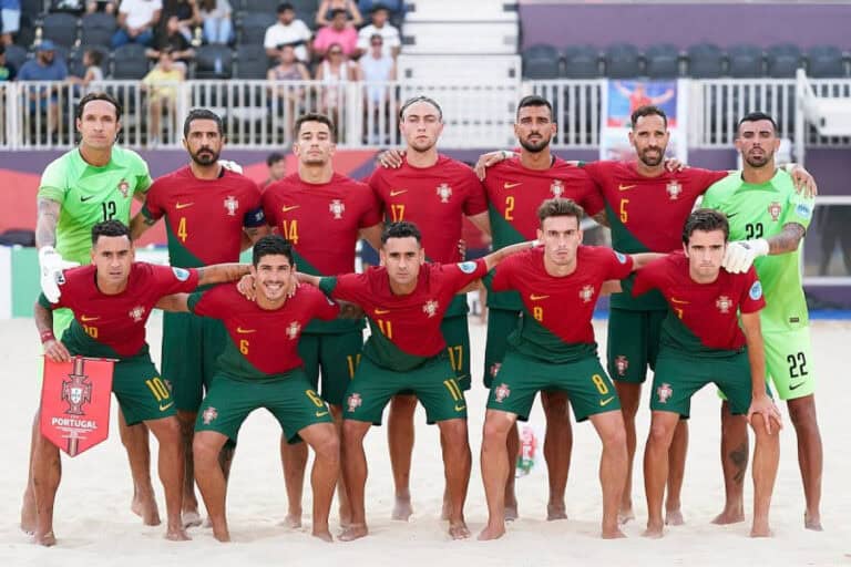 Portugal bate Dinamarca e garante presença no Mundial de futebol de praia