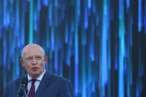 Santos Silva visita Universidade das Nações Unidas em Guimarães