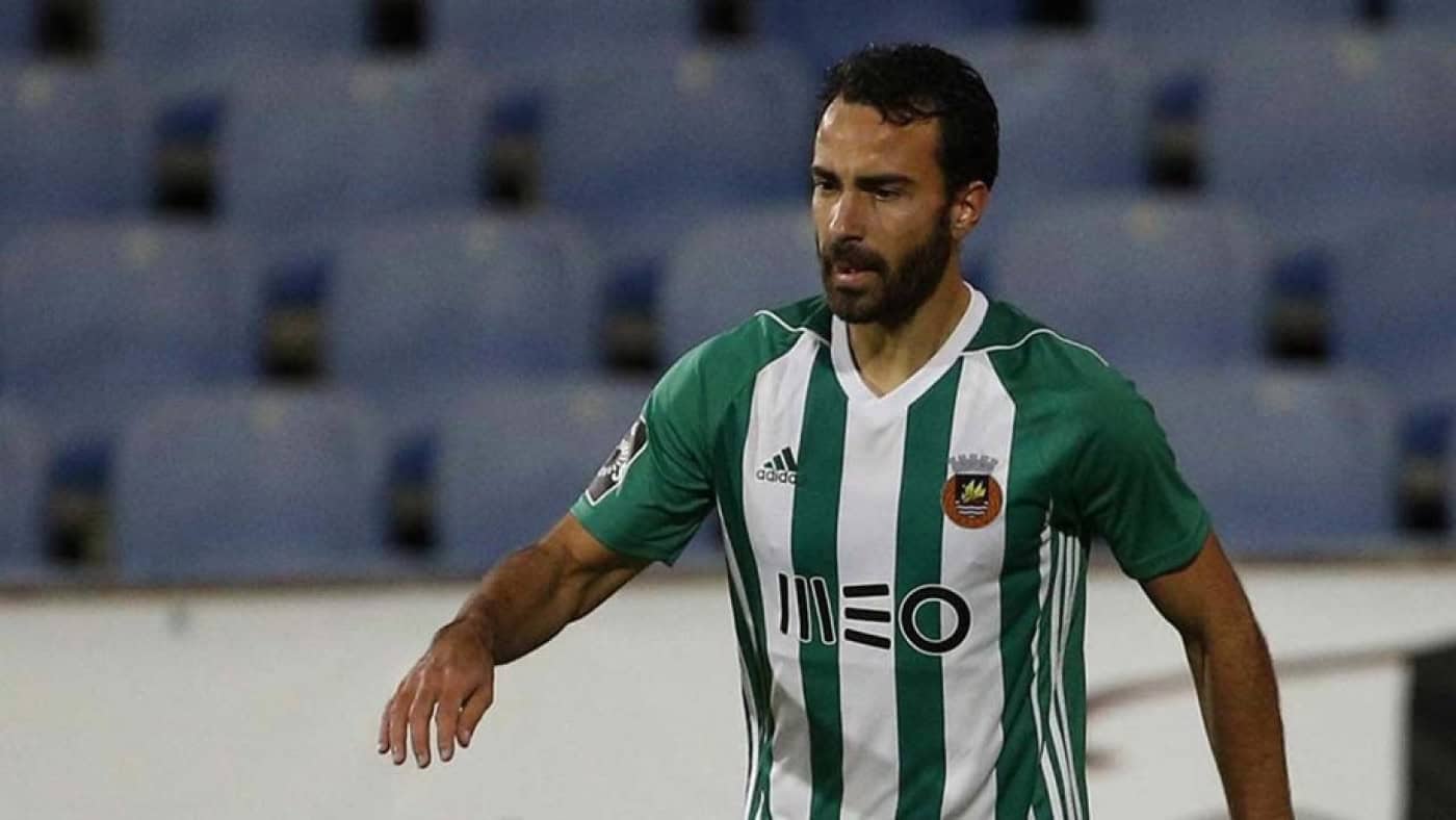 Defesa Marcelo regressa a Portugal para jogar no Moreirense&nbsp;