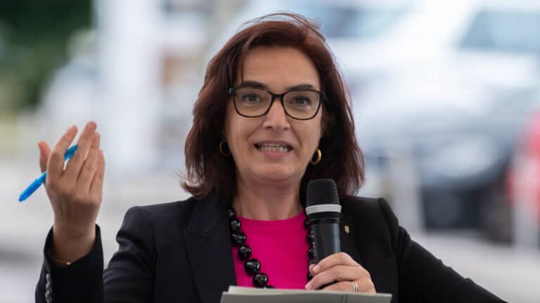 Governo quer criar concurso e colocar cientistas nas empresas, museus ou administração pública