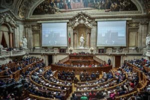 Parlamento recomenda que ensino superior crie códigos de conduta contra assédio