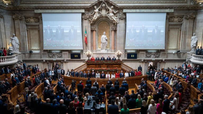 Maioria reprova o estado da nação, mas não encontra alternativa ao Governo até 2026&nbsp;