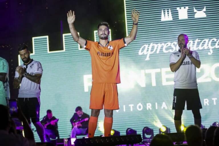 Vitória SC presenteia adeptos com contratação de Tomás Ribeiro