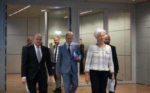 BCE sobe juros na Zona Euro em mais 25 pontos e deixa futuro em aberto&nbsp;