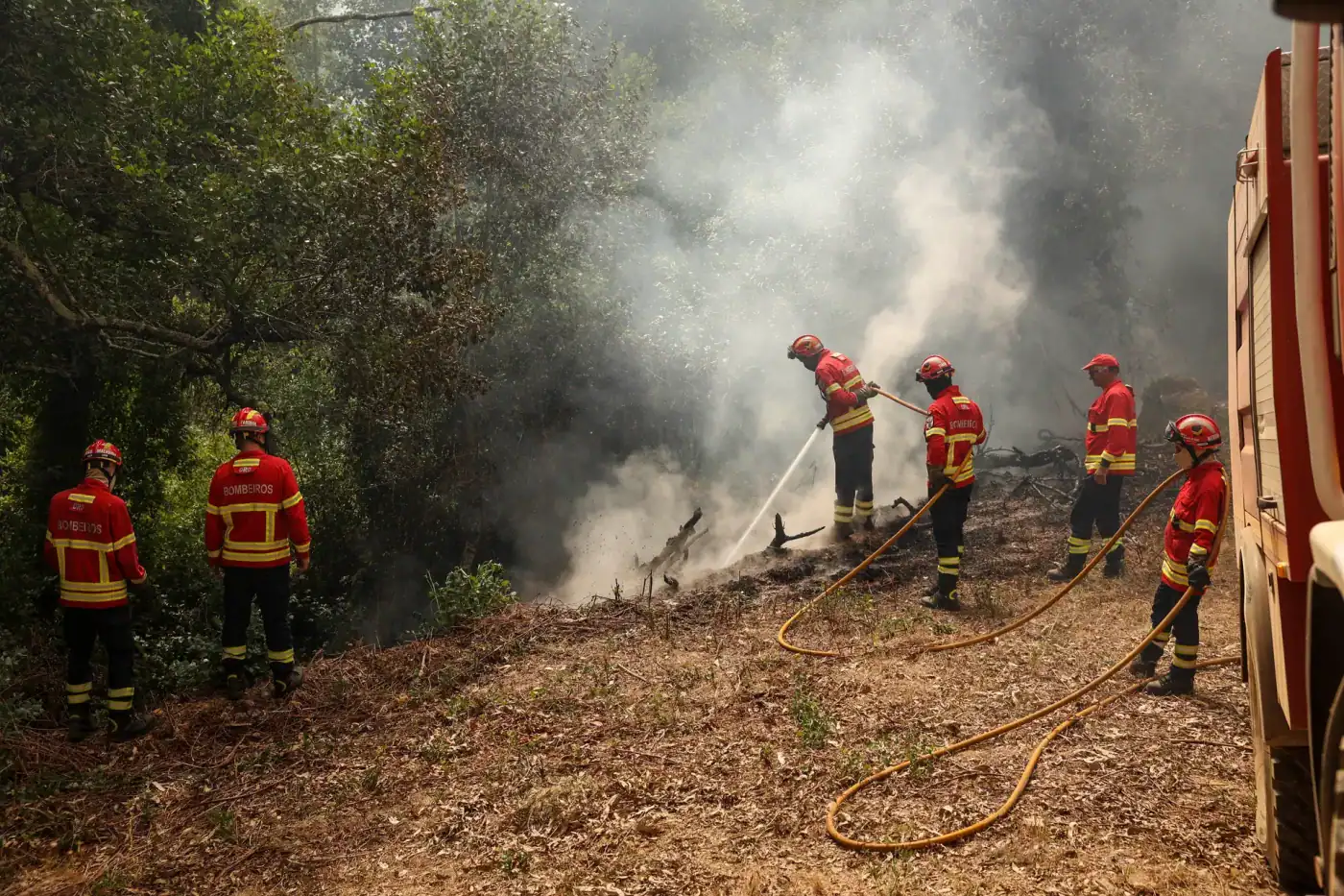 Incêndio no Gerês com duas frentes ativas