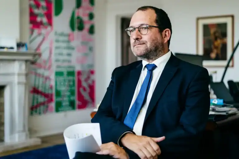 Ministro diz que novo diploma vai permitir progressão na carreira a 65 mil professores