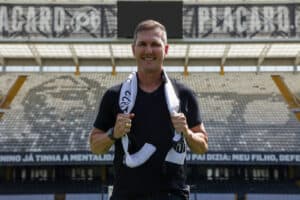 Paulo Turra é o novo treinador do Vitória SC