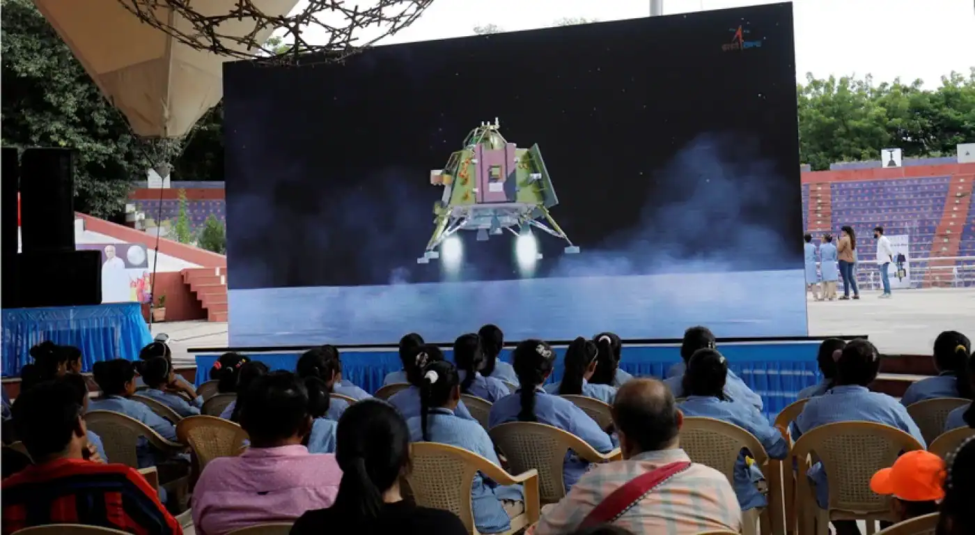 Índia coloca sonda no polo sul da Lua, o primeiro país a fazê-lo