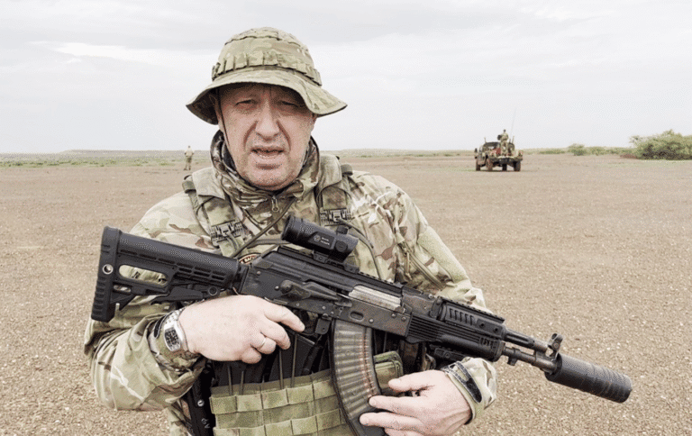 Prigozhin na lista de passageiros. Avião cai na Rússia, matando todos os ocupantes&nbsp;