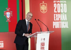 Presidente da Federação espanhola não se demite após beijo polémico a jogadora&nbsp;