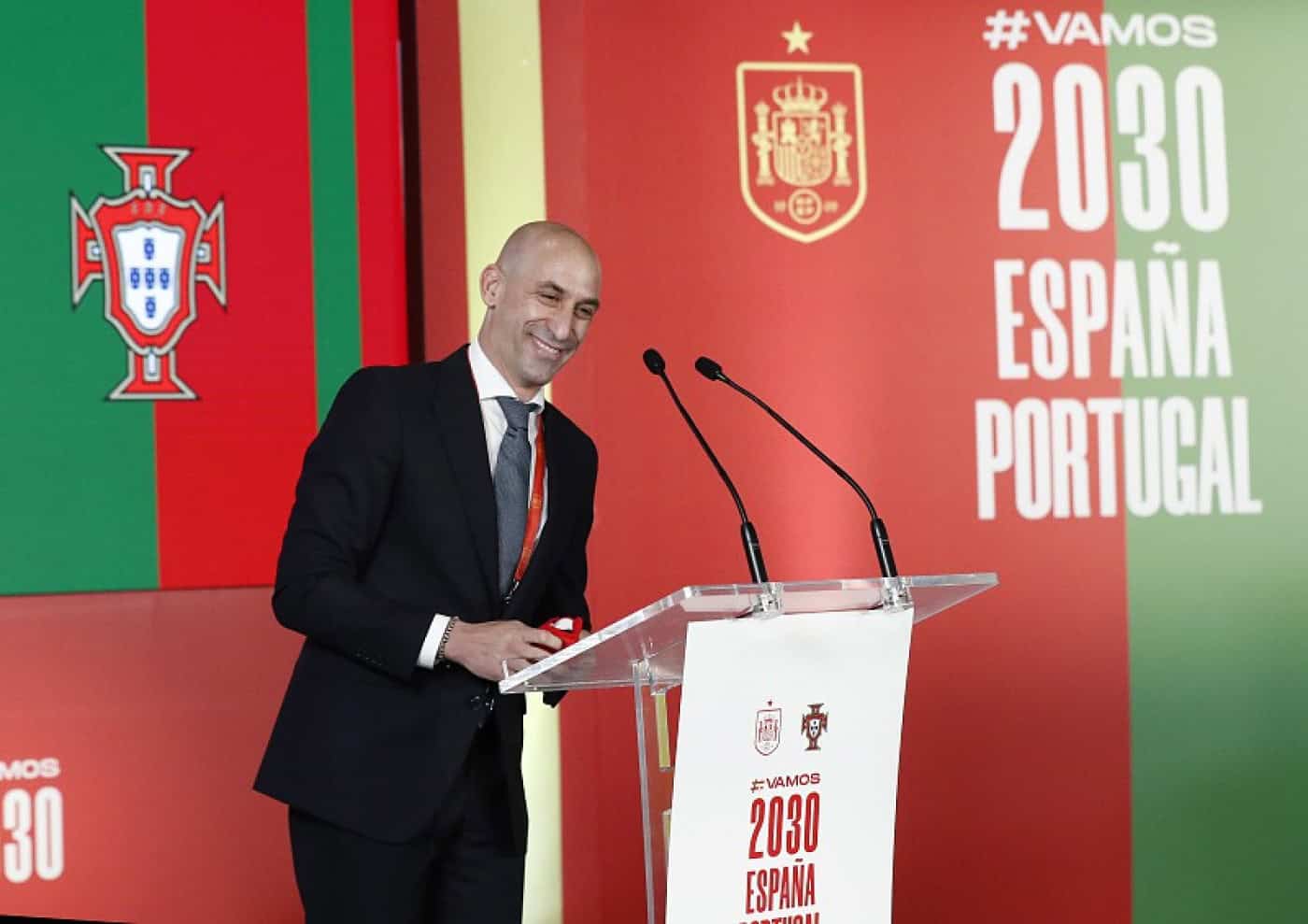 Presidente da Federação espanhola não se demite após beijo polémico a jogadora