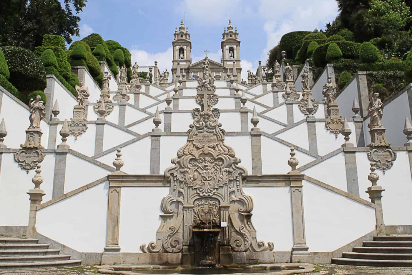 Mais de 1000 bombeiros vão subir os escadórios do Bom Jesus