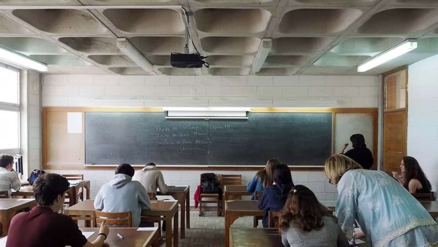 Ano letivo arranca a partir de hoje, mas continuam a faltar professores&nbsp;