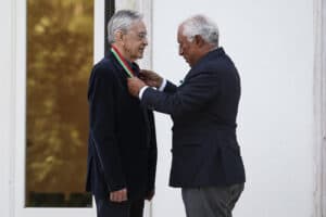 Primeiro-ministro realça afeto e defesa da língua portuguesa por Caetano Veloso&nbsp;