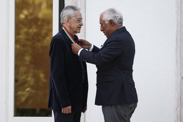 Primeiro-ministro realça afeto e defesa da língua portuguesa por Caetano Veloso&nbsp;