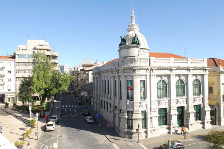 Protesto contra preços da habitação com acampamento junto ao Banco de Portugal