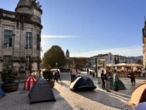 Movimento Porta a Porta exige respostas urgentes para alojamento estudantil