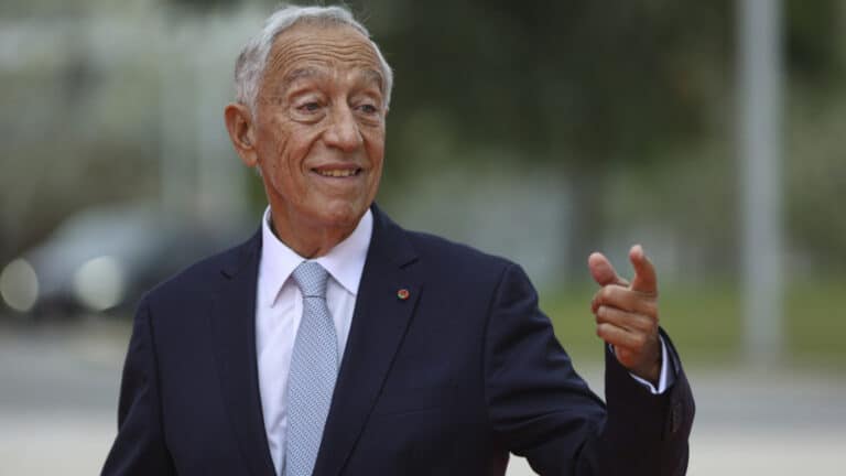 Marcelo não comenta Cavaco nem Barroso e destaca medidas do Governo&nbsp;