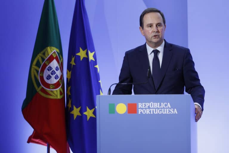 Governo vai avançar com venda de "pelo menos" 51% da TAP