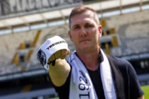 Paulo Turra deixa o comando técnico do Vitória SC