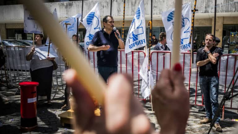 Docentes e educadores de todo o país em greve por melhores condições de trabalho&nbsp;